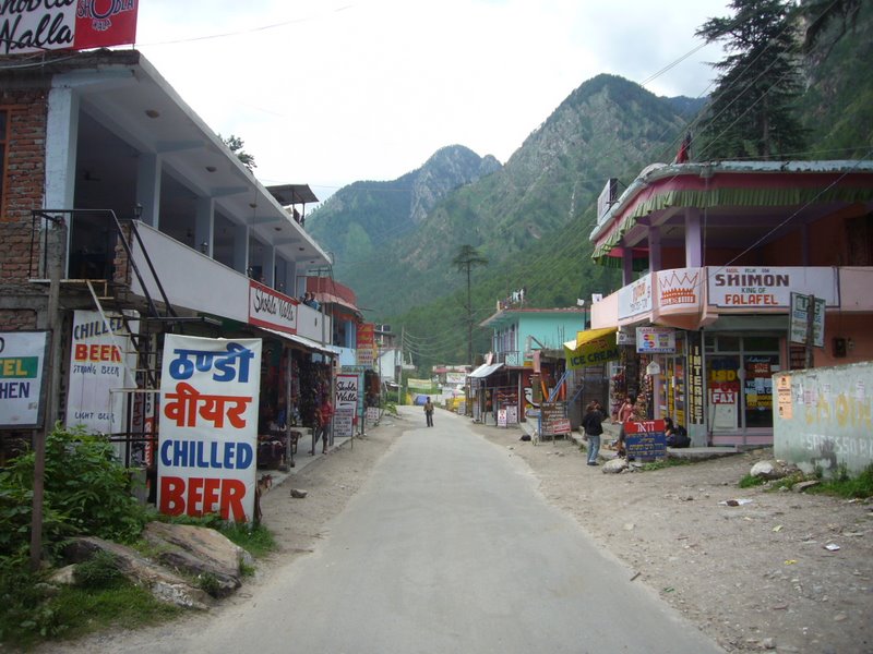The main street - Shobla Walla (israeli food) on the left and Shimon King of Falafel (israeli food) on the right.